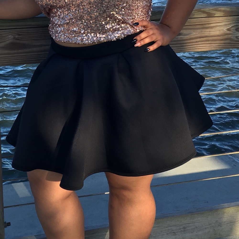 Black fair mini skirt